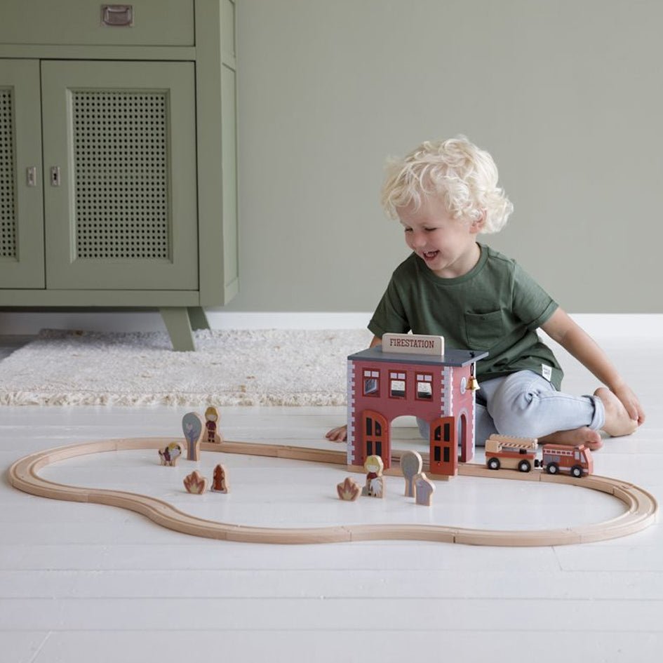 JUGUETE DE MADERA LITTLE DUTCH ·ESTACIÓN DE TREN· – Happy Moments Baby