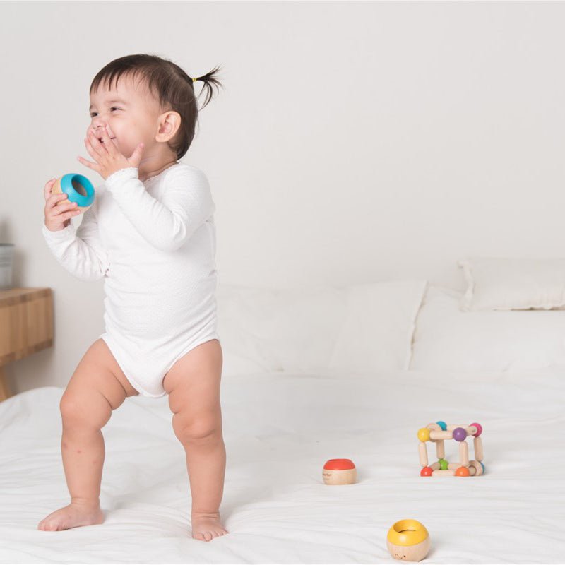 JUGUETE DE MADERA PLAN TOYS ·TENTETIESOS SENSORIALES· - Happy Moments Baby