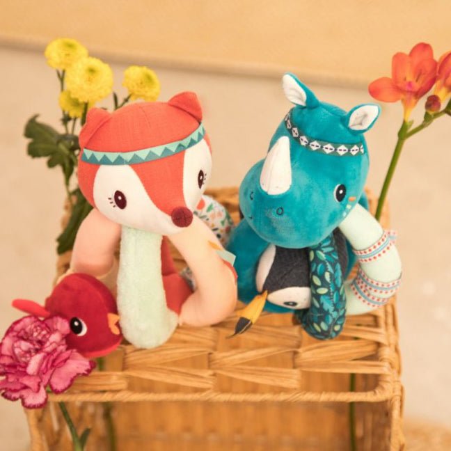 JUGUETE DE TELA LILLIPUTIENS ·SONAJERO CON ASAS ALICE· - Happy Moments Baby