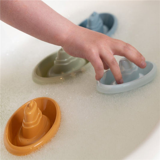 JUGUETE PARA EL BAÑO LITTLE DUTCH ·BARCOS APILABLES AZULES· - Happy Moments Baby