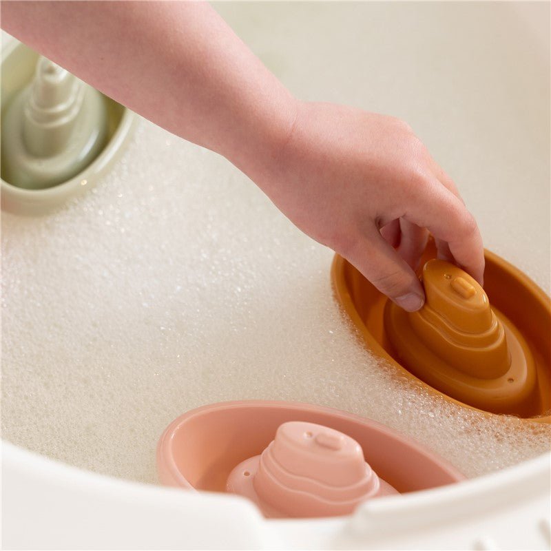 JUGUETE PARA EL BAÑO LITTLE DUTCH ·BARCOS APILABLES ROSAS· - Happy Moments Baby