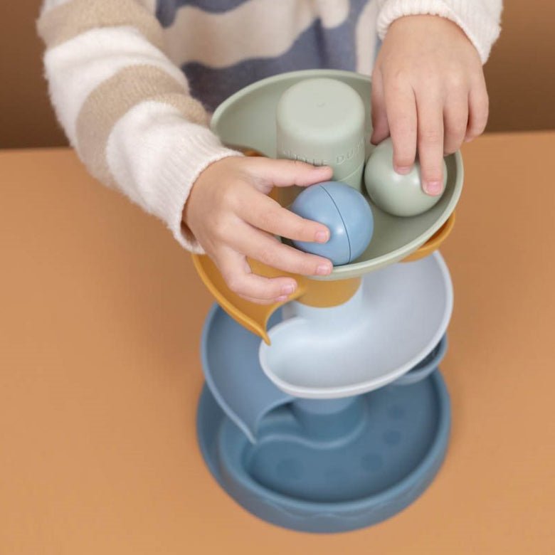 JUGUETE SENSORIAL LITTLE DUTCH ·CIRCUITO BOLA AZUL· - Happy Moments Baby