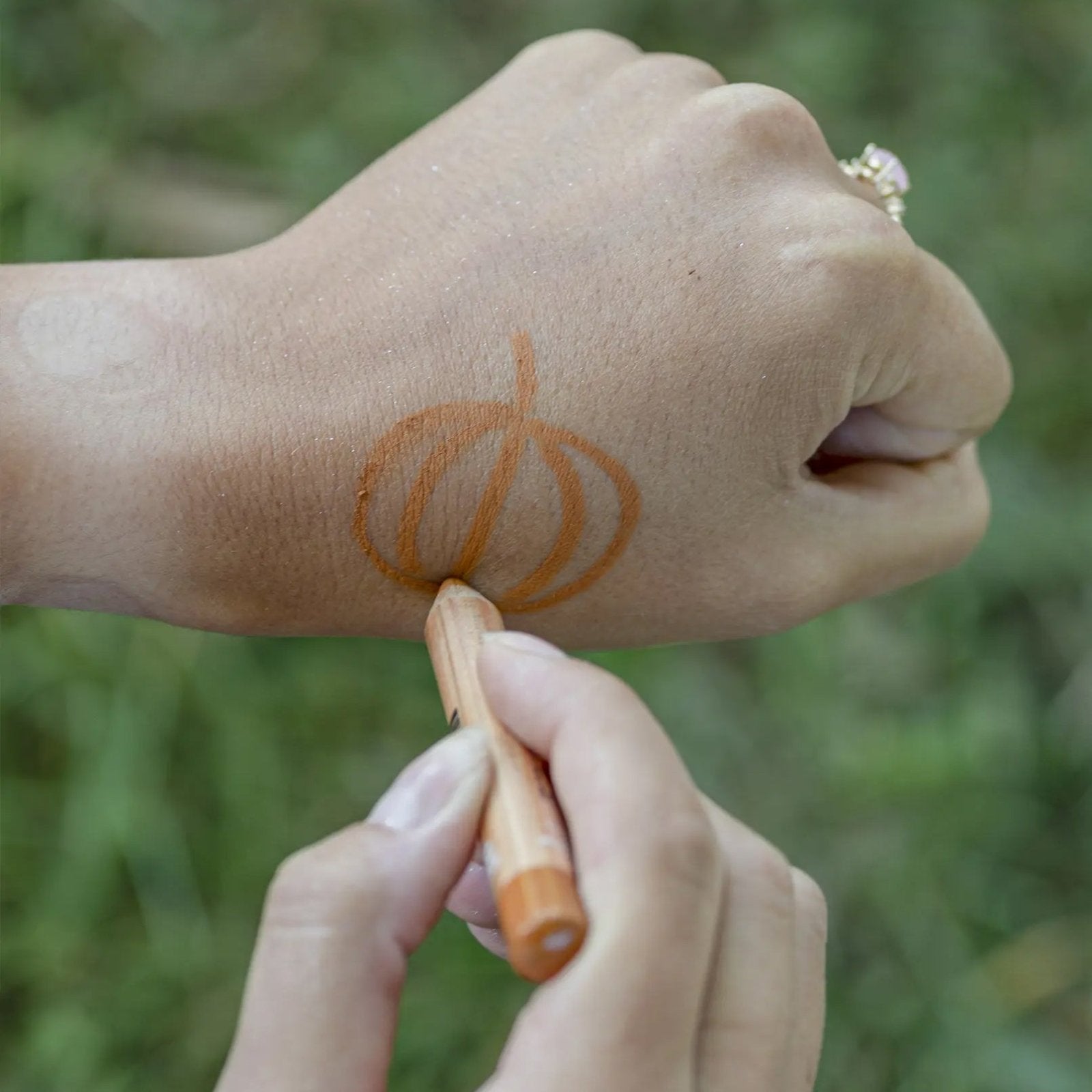 LÁPIZ DE MAQUILLAJE NAMAKI ·NARANJA· - Happy Moments Baby