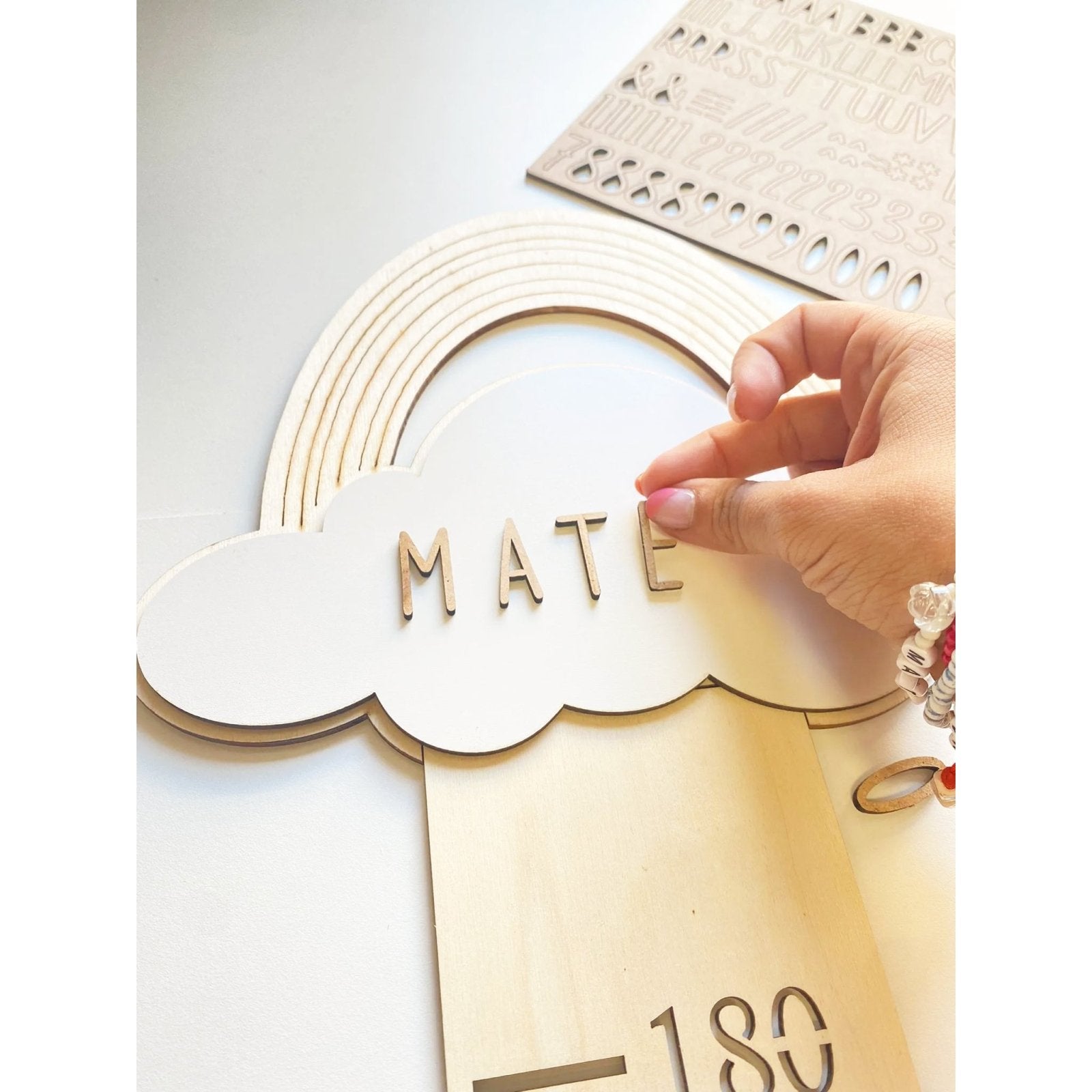 MEDIDOR INFANTIL PERSONALIZADO ·ARCOÍRIS· - Happy Moments Baby