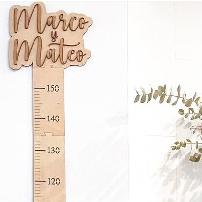 MEDIDOR INFANTIL PERSONALIZADO ·DREAMS MARRÓN· - Happy Moments Baby