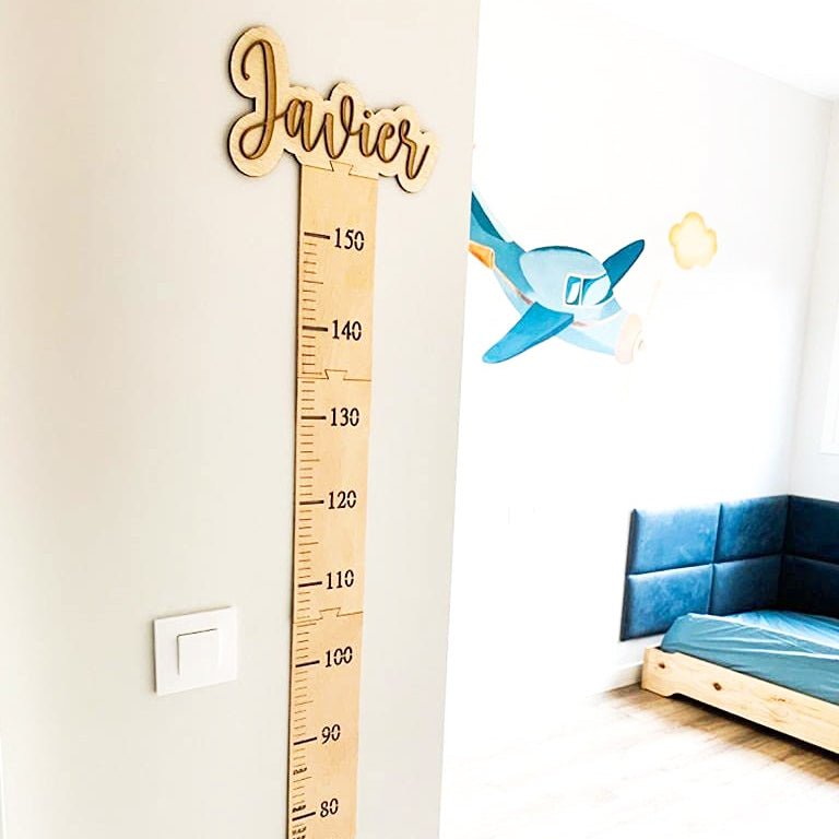 MEDIDOR INFANTIL PERSONALIZADO ·DREAMS MARRÓN· - Happy Moments Baby