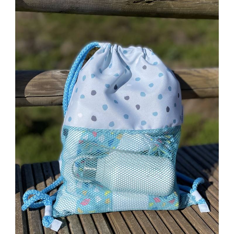 MOCHILA SACO ANTIARENA BTBOX ·LUNARES AZUL· - Happy Moments Baby