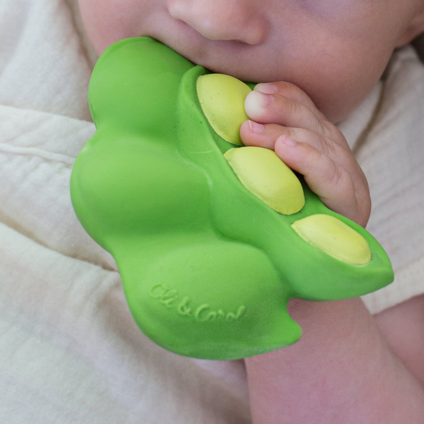 MORDEDOR 100% CAUCHO NATURAL OLI&CAROL ·EDAMAME· - Happy Moments Baby