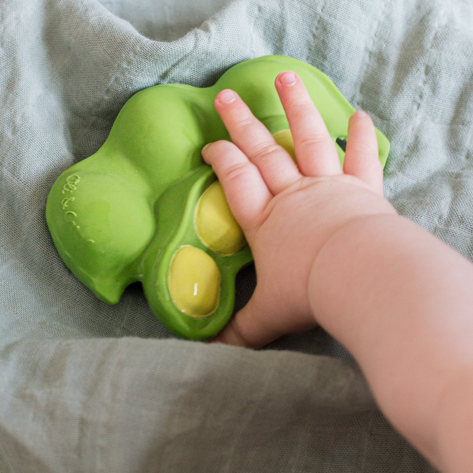 MORDEDOR 100% CAUCHO NATURAL OLI&CAROL ·EDAMAME· - Happy Moments Baby