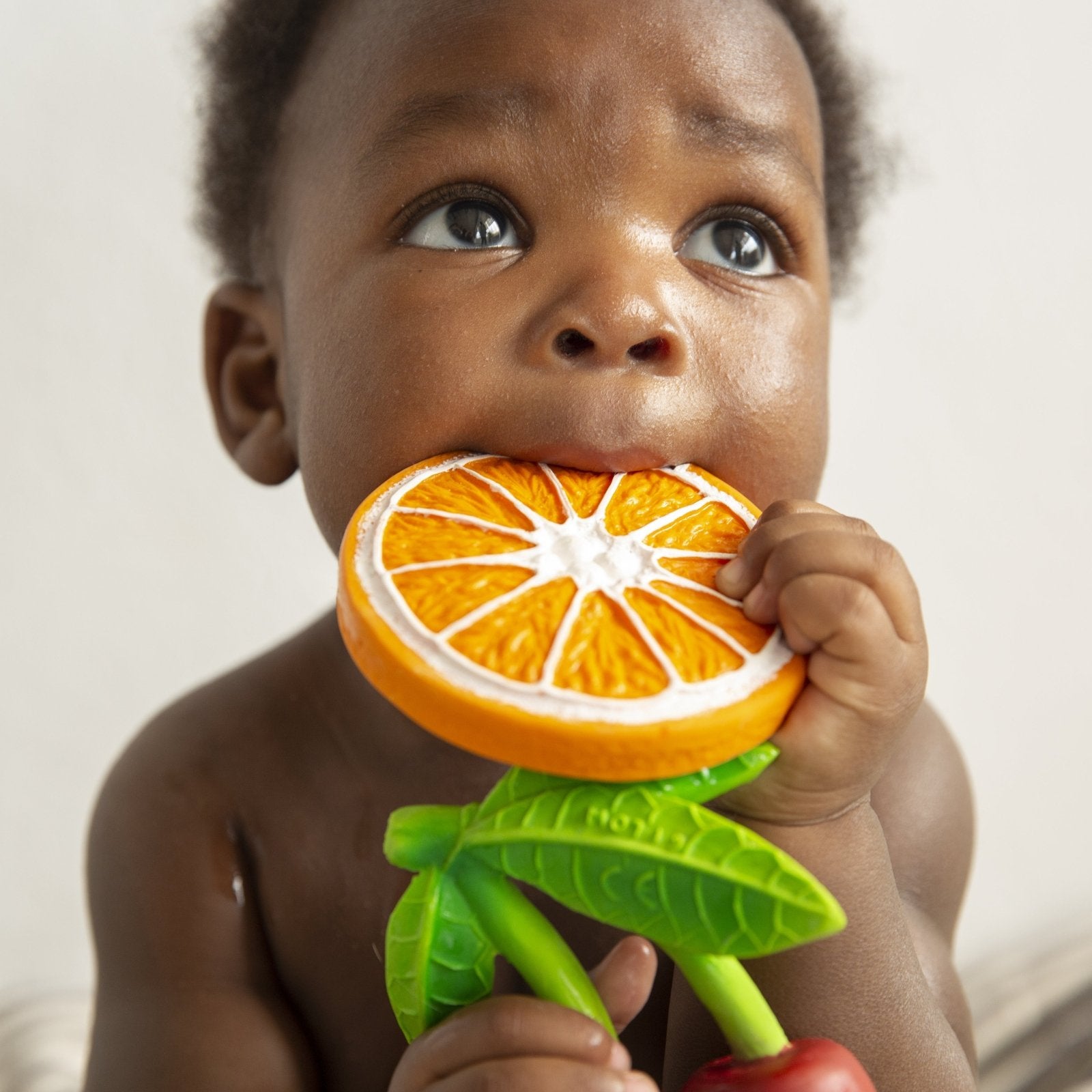 MORDEDOR 100% CAUCHO NATURAL OLI&CAROL ·NARANJA· - Happy Moments Baby