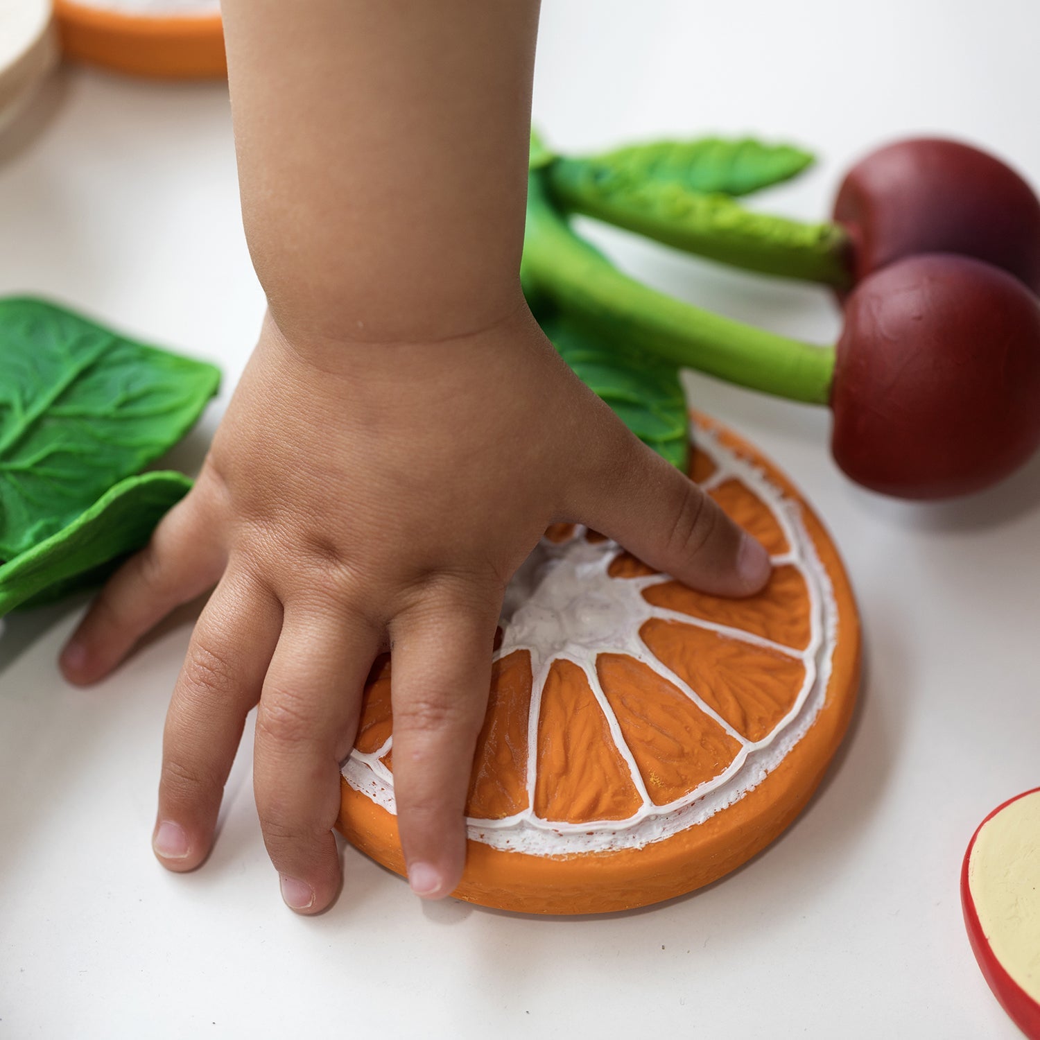 MORDEDOR 100% CAUCHO NATURAL OLI&CAROL ·NARANJA· - Happy Moments Baby