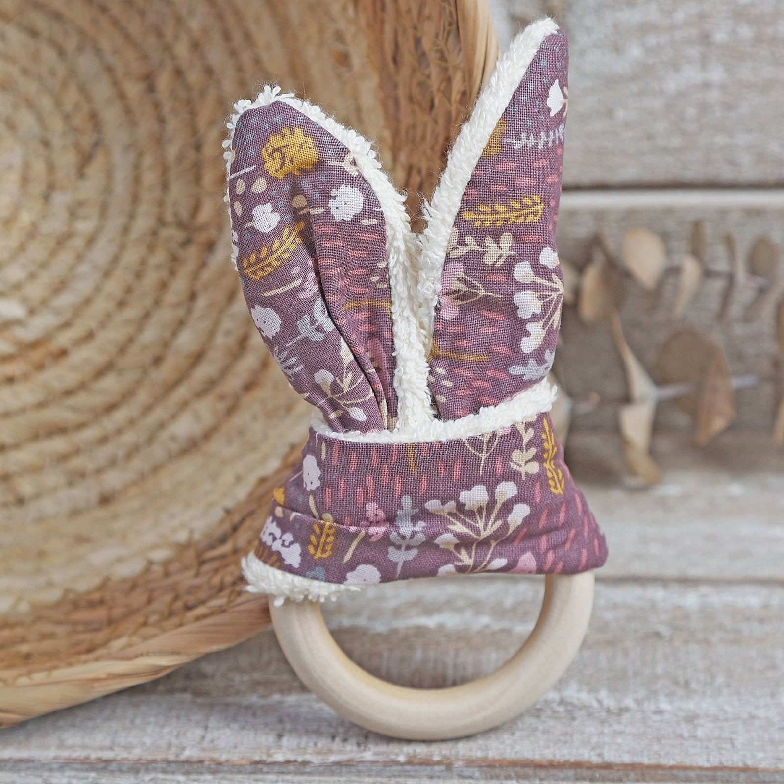 MORDEDOR DE OREJAS DE TELA ·LILAS· - Happy Moments Baby