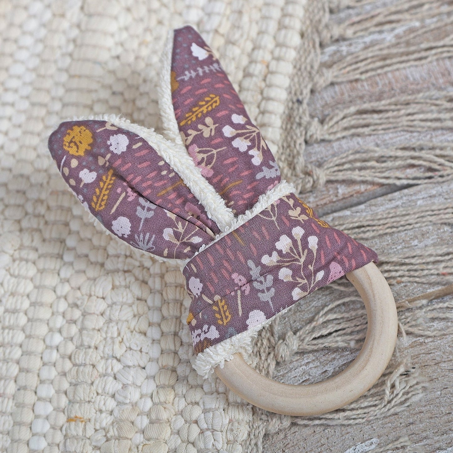MORDEDOR DE OREJAS DE TELA ·LILAS· - Happy Moments Baby