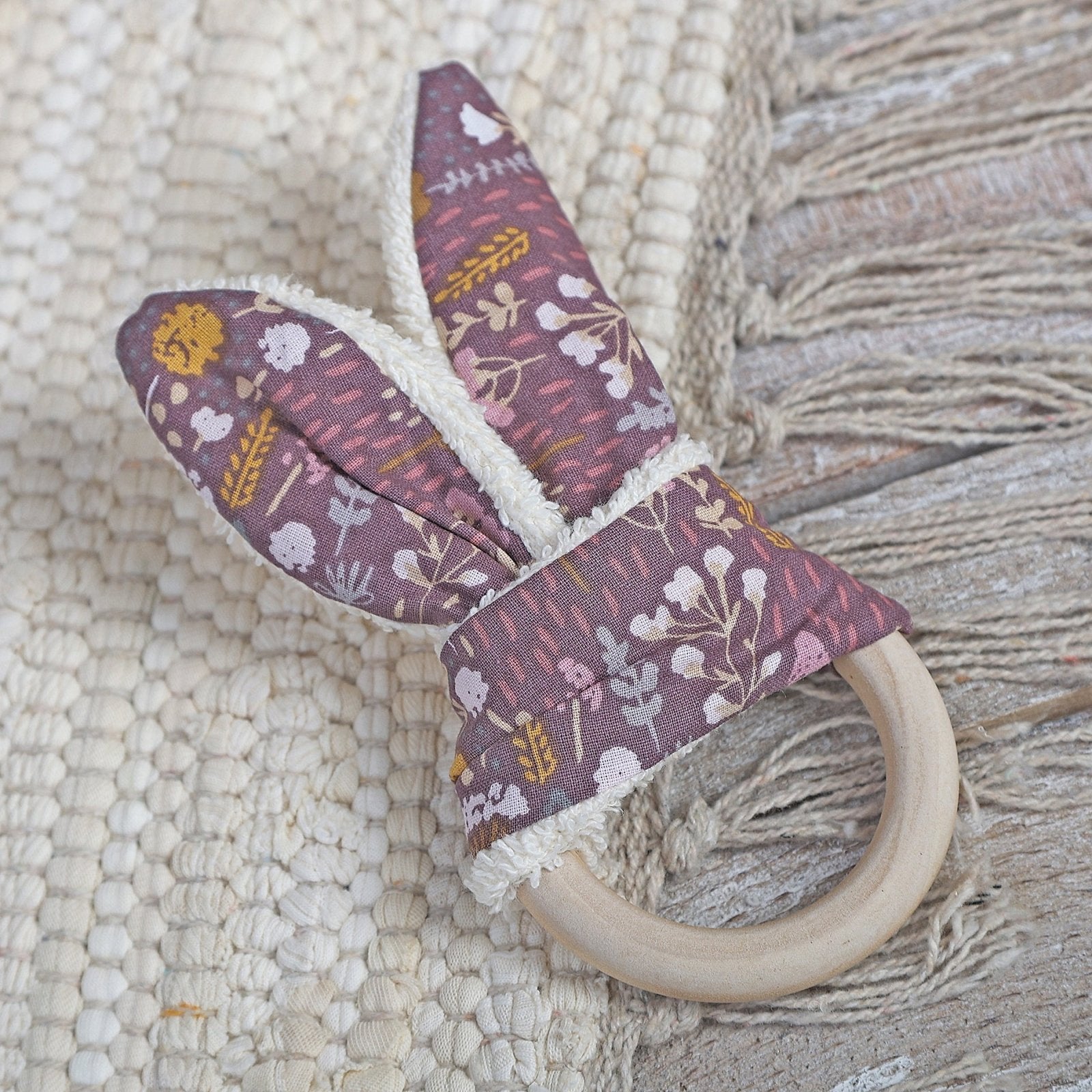 MORDEDOR DE OREJAS DE TELA ·LILAS· - Happy Moments Baby