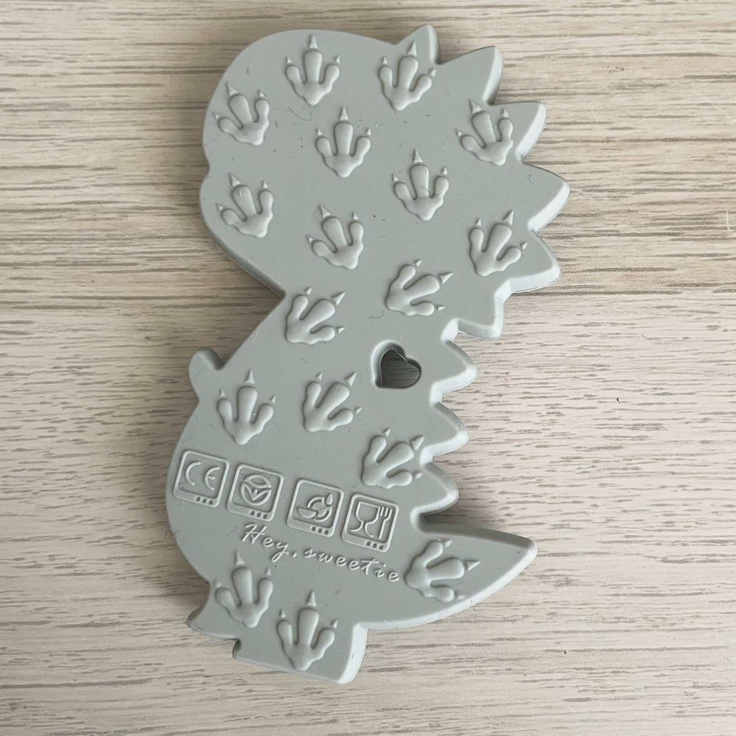 MORDEDOR FIGURA ·DINO BEBÉ GRIS· - Happy Moments Baby