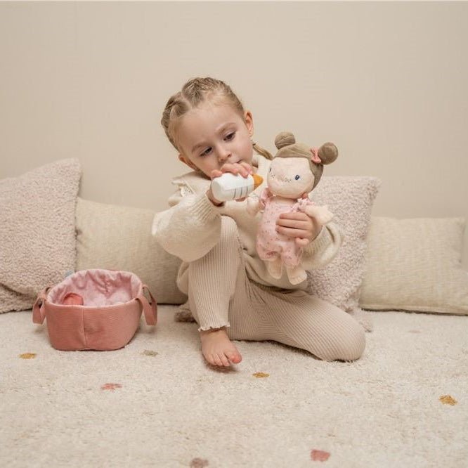 MUÑECA DE TELA LITTLE DUTCH ·BEBÉ ROSA CON CESTA Y ACCESORIOS· - Happy Moments Baby