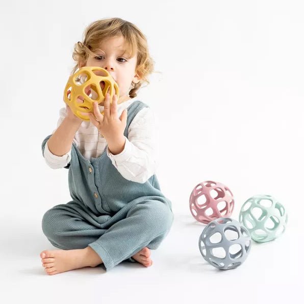 PELOTA SENSORIAL SILICONA SARO ·MINT· - Happy Moments Baby