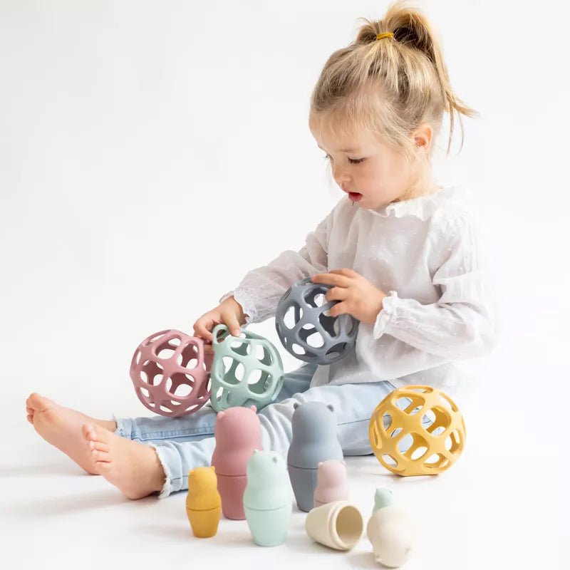 PELOTA SENSORIAL SILICONA SARO ·MINT· - Happy Moments Baby