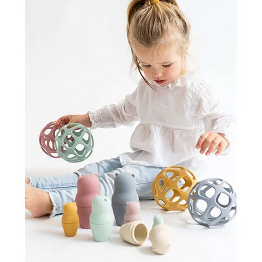 PELOTA SENSORIAL SILICONA SARO ·ROSA· - Happy Moments Baby