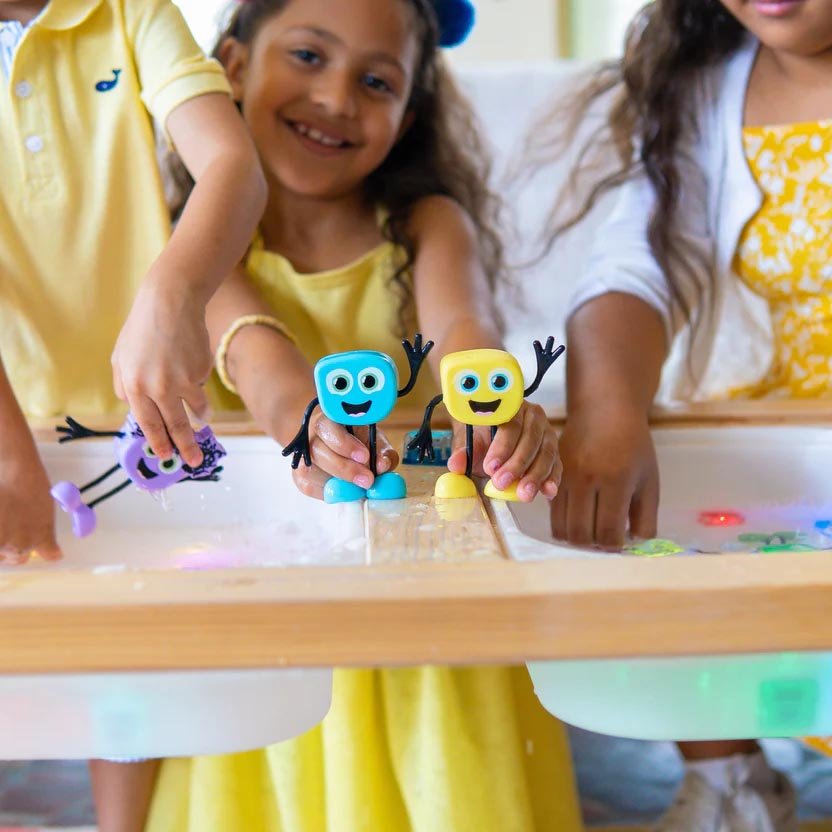 PERSONAJE Y 2 CUBOS DE LUZ PARA EL BAÑO GLOPALS ·BLAIR AZUL· - Happy Moments Baby