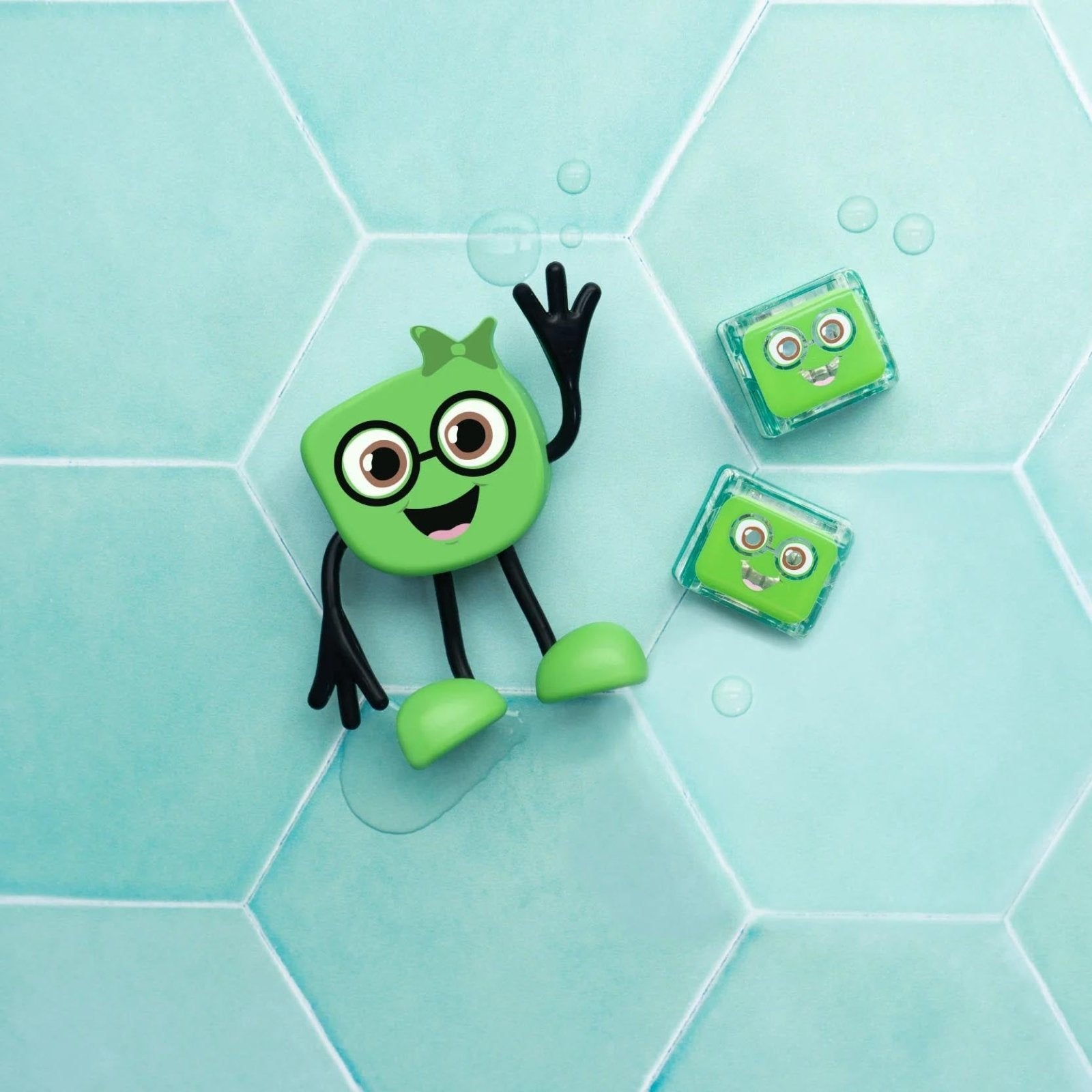 PERSONAJE Y 2 CUBOS DE LUZ PARA EL BAÑO GLOPALS ·PIPPA VERDE· - Happy Moments Baby