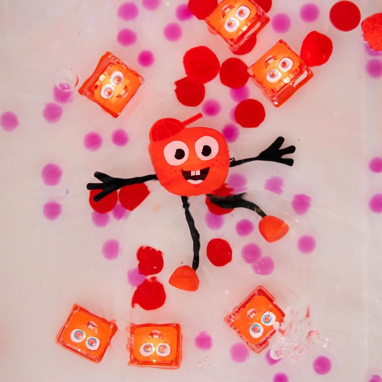 PERSONAJE Y 2 CUBOS DE LUZ PARA EL BAÑO GLOPALS ·SAMMY ROJO· - Happy Moments Baby